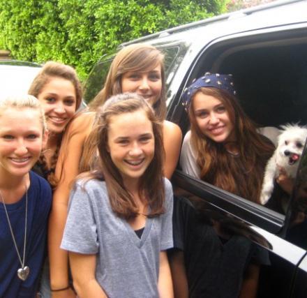 2009-09-13a - 0-0 MILEY WITH FAN