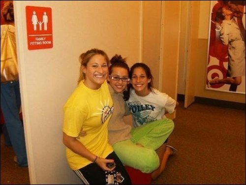 14627989a8073907545l - 0-0 MILEY WITH FAN