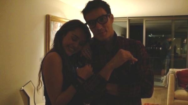 124559769-8c30b906890c9262683390cf272d82cf_4c2fa4d0-full7E0 - 0-0 MILEY WITH FAN