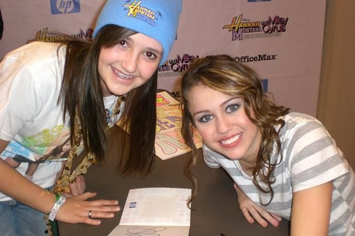 3382293081_6773a08f00 - 0-0 MILEY WITH FAN