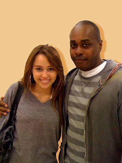 3383139260_71f835e791_z - 0-0 MILEY WITH FAN