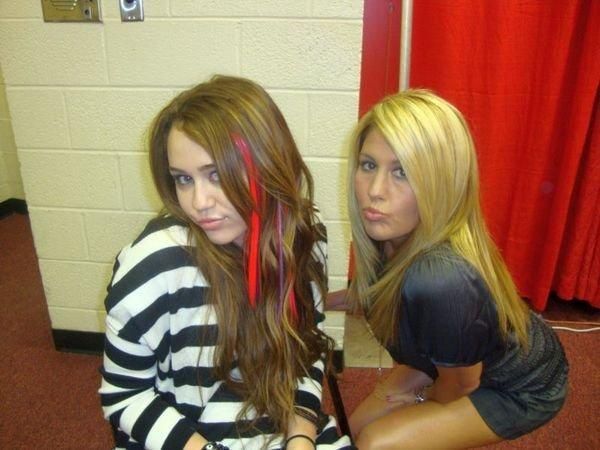 5375050741_Miley_Cyrus_g85kg_2011-01-21