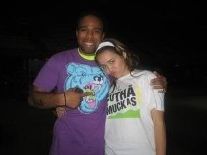 5375051309_Miley_Cyrus_l_47a66fa5010e4fcb9eebda47b855e3c3_2011-01-21~0