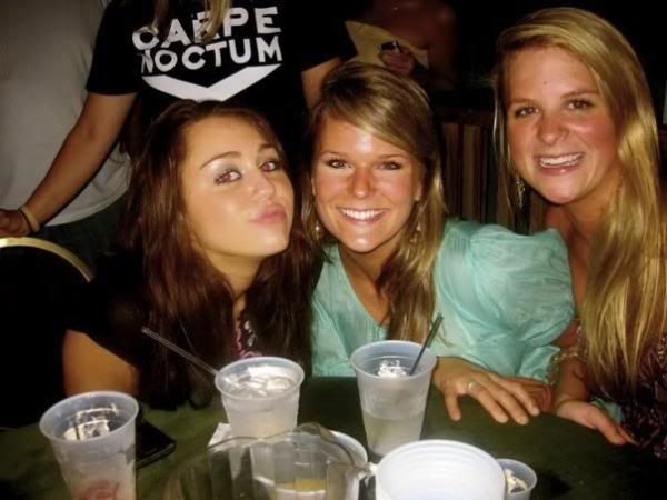 5375651404_Miley_Cyrus_Flickr_-_Fotosharing21_2011-01-21