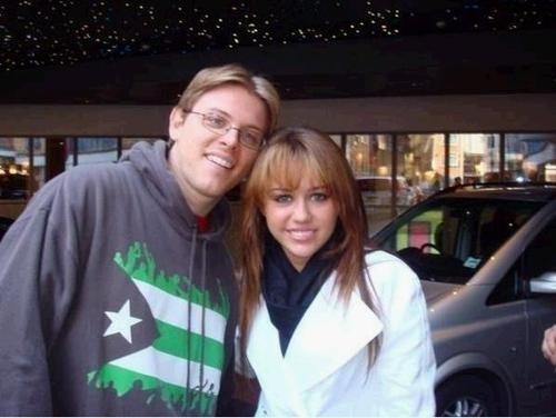 bgerty564 - 0-0 MILEY WITH FAN