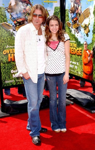 001~3 - 0-0 OVER THE HEDGE PREMIERE