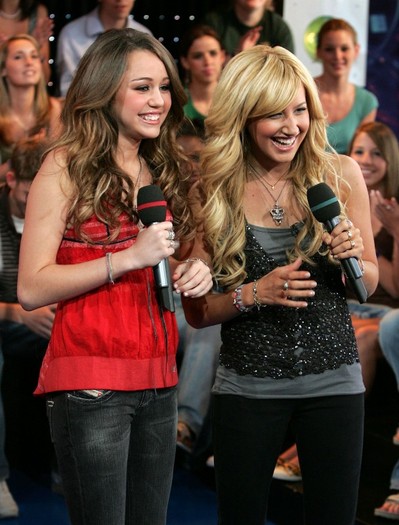 008~7 - 0-0 ASHLEY TISDALE AND MILEY AT TRL
