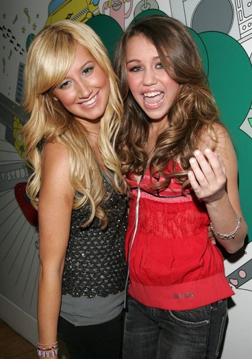 013~6 - 0-0 ASHLEY TISDALE AND MILEY AT TRL