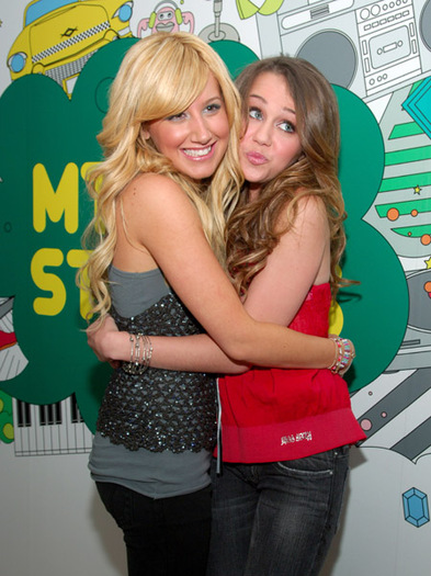098 - 0-0 ASHLEY TISDALE AND MILEY AT TRL