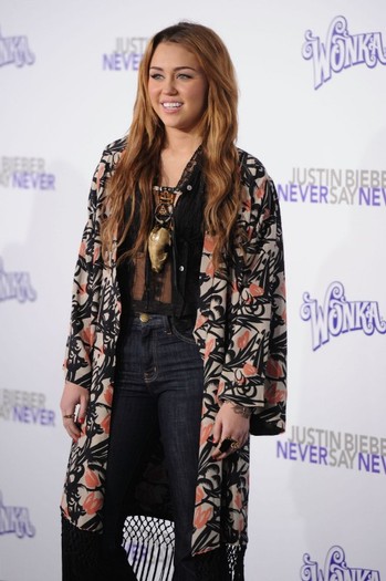 012~34 - 0-0 NEVER SAY NEVER PREMIERE IN LOS ANGELES