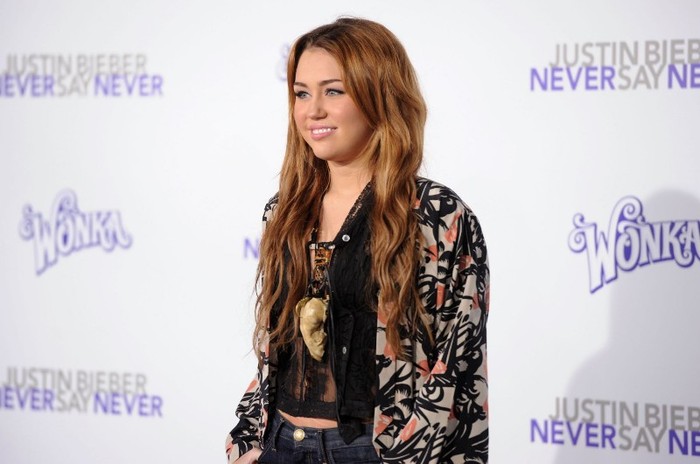 024~16 - 0-0 NEVER SAY NEVER PREMIERE IN LOS ANGELES