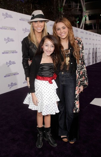 061~7 - 0-0 NEVER SAY NEVER PREMIERE IN LOS ANGELES