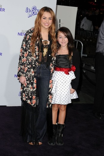 065~7 - 0-0 NEVER SAY NEVER PREMIERE IN LOS ANGELES