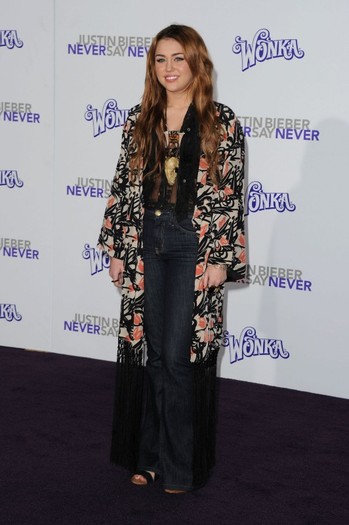 102~0 - 0-0 NEVER SAY NEVER PREMIERE IN LOS ANGELES