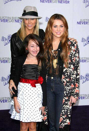 153~0 - 0-0 NEVER SAY NEVER PREMIERE IN LOS ANGELES