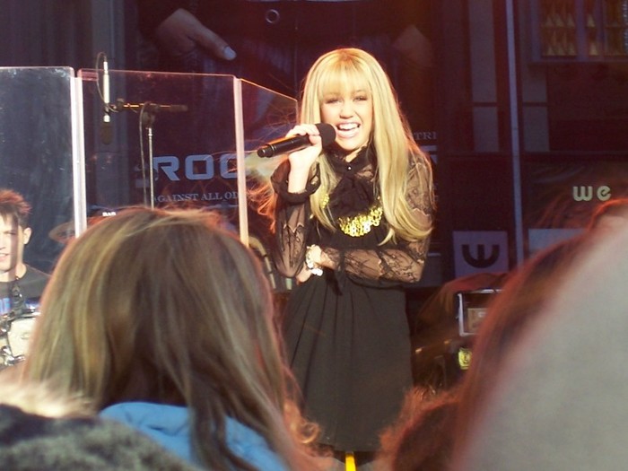hq108 - 0-0 GOOD MORNING AMERICA - PERFORMANCE