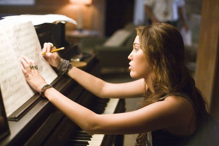 lbzsrk4h - 0-0 THE LAST SONG - STILLS