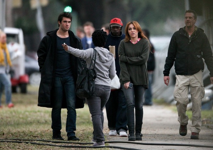 059~4 - 0-0 ON THE SET WITH TISH