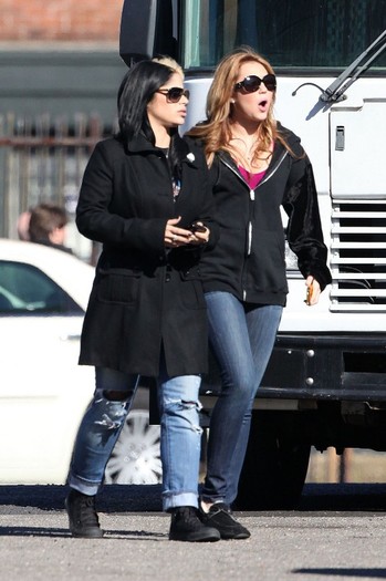 002~18 - 0-0 SO UNDERCOVER - ARRIVING ON THE SET