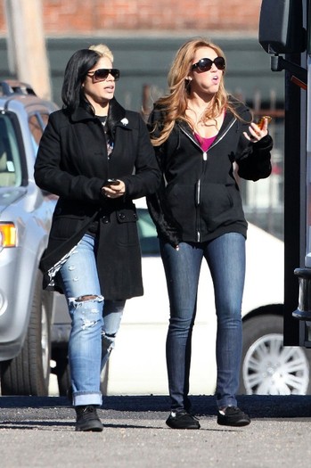 008~17 - 0-0 SO UNDERCOVER - ARRIVING ON THE SET