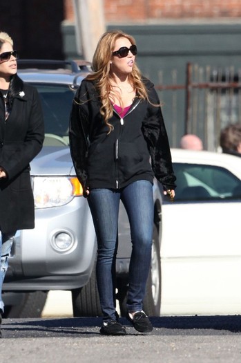 013~14 - 0-0 SO UNDERCOVER - ARRIVING ON THE SET