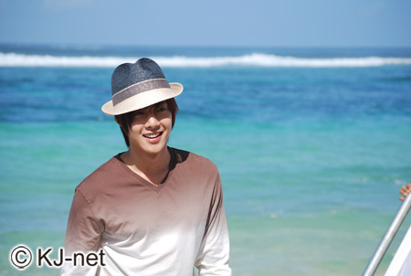 kim hyun joong in Bali (10)