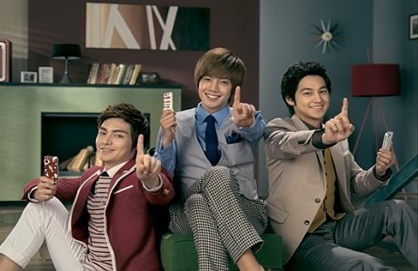 LOLz-kim-hyun-joong-7643601-460-298