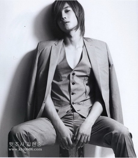 Sexy-Guy-kim-hyun-joong-7496022-540-618
