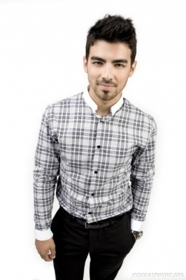 Los-Angeles-Times-Photoshoot-joe-jonas-14109292-266-400