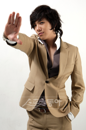 Lee-HongGi-lee-hong-ki-20320282-340-510