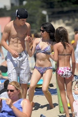 normal_selenafan01 - Hanging out with Family and Friends at the Beach