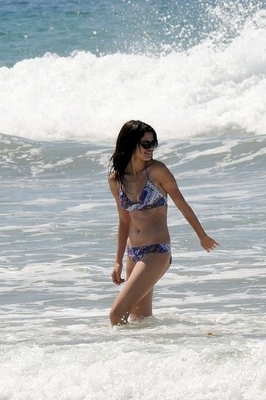 normal_selenafan06 - Hanging out with Family and Friends at the Beach