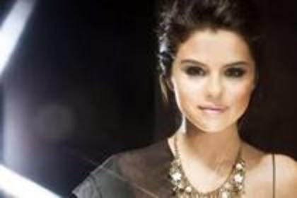 23819198_ZTWSHERJM - selena gomez   A YEAR WHITOUT RAIN