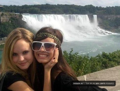 147 - Demi Lovato - Poze Personale