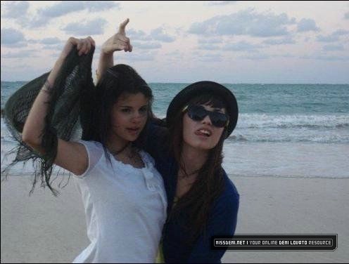 260 - Demi Lovato - Poze Personale