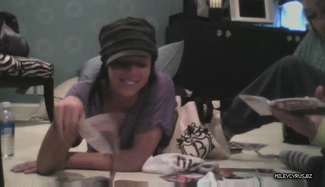 000000000121 - 0-0 Video 1 - The Miley And Mandy Show