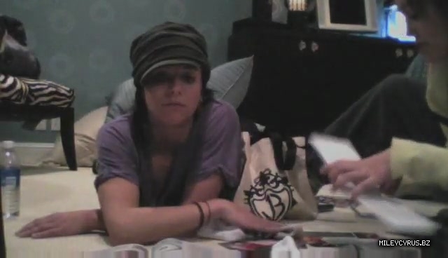 000000000156 - 0-0 Video 1 - The Miley And Mandy Show