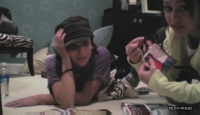 000000000165 - 0-0 Video 1 - The Miley And Mandy Show