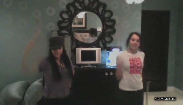 000000000173 - 0-0 Video 1 - The Miley And Mandy Show