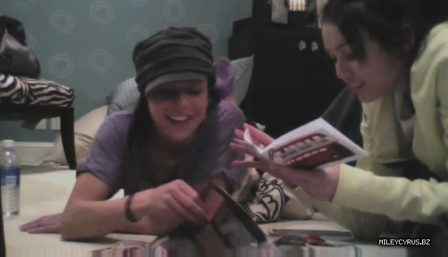 000000000208 - 0-0 Video 1 - The Miley And Mandy Show