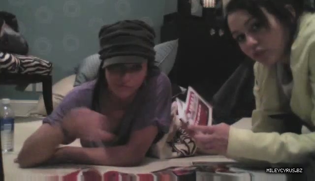 000000000211 - 0-0 Video 1 - The Miley And Mandy Show