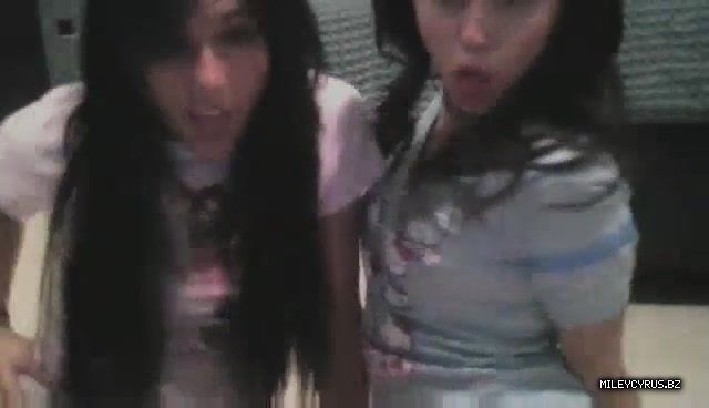 000000000021 - 0-0 Video 3 - The Miley And Mandy Show Epis Potential Breakup Song