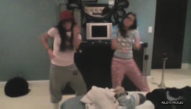 000000000063 - 0-0 Video 3 - The Miley And Mandy Show Epis Potential Breakup Song