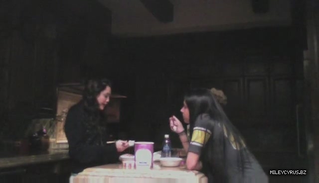 000000000118 - 0-0 Video 3 - The Miley And Mandy Show Epis Potential Breakup Song