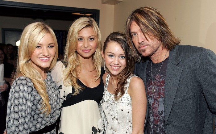 047 - 0-0 34th Annual American Music Awards - Press Room