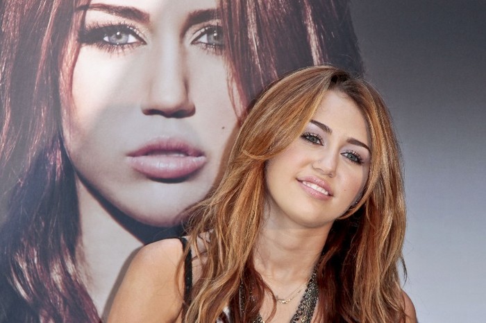 233f928ca2ba - 0-0 Presents Her New Album Cant Be Tamed in Madrid