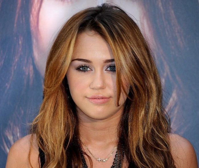 mileycyruspresentshernewalbum_tikipetercelebritycity008