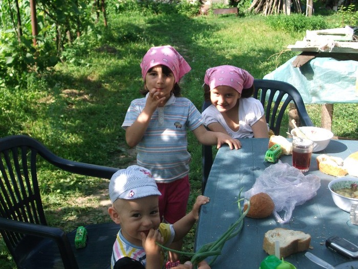 petrecere cu ceapa? - RAZVAN-nepotelul meu frumos