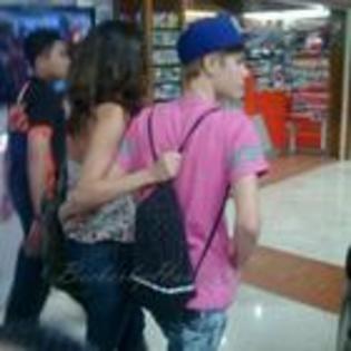 TI4U_u1303663178 - poze cu Justin Bieber si Selena Gomez