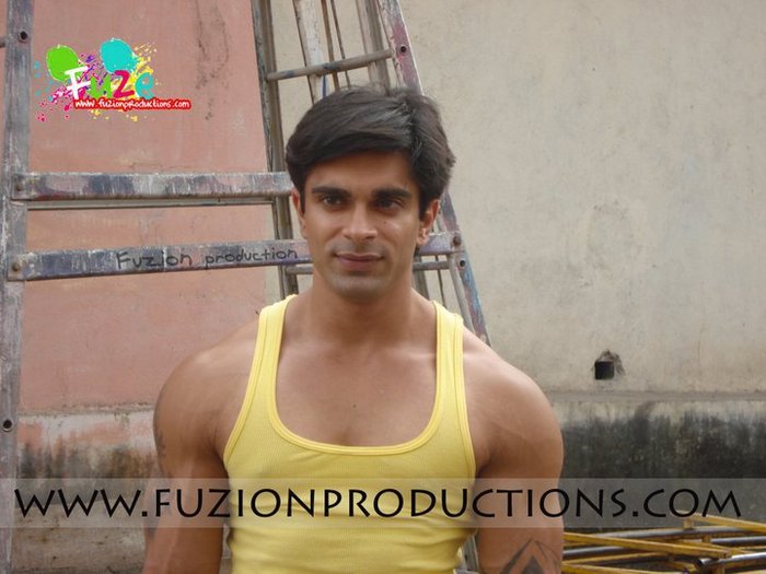 190317_181566315223534_176594099054089_415846_1918525_n - Karan Singh Grover from the sets of Dill Mill Gaye Part 1